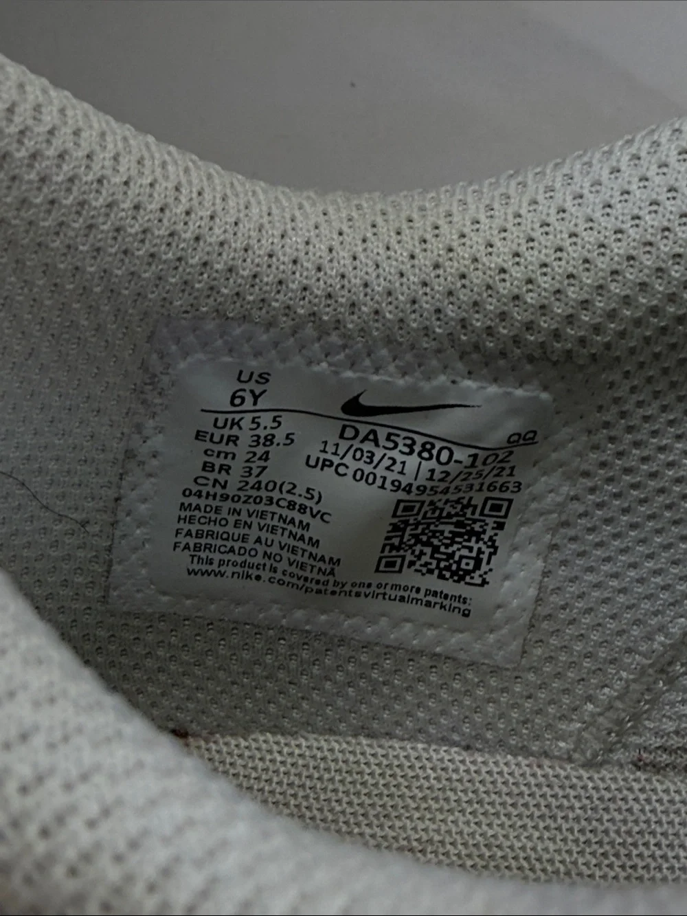 Nike White Low-Top Sneakers with Black Swoosh and Brown Trim
